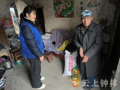 冷水镇共兴村：春节走访暖人心 安全排查护平安