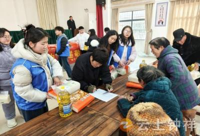 钟祥鱼池村：乡贤全先伟捐赠物资，为高龄老人送去冬日温情  