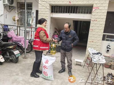 皇庄街道朝宗桥社区：情系困难群众 社区慰问暖人心