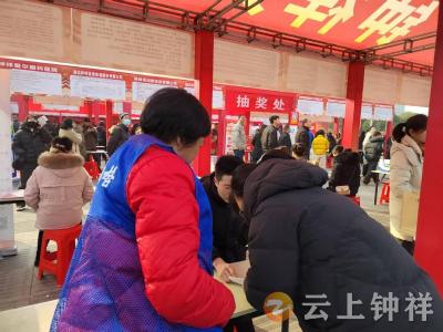 冷水镇官垱村：网格员牵线搭桥 助待业村民精准求职