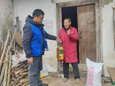 冷水镇孔艾村：走访慰问暖民心 关怀帮扶显真情