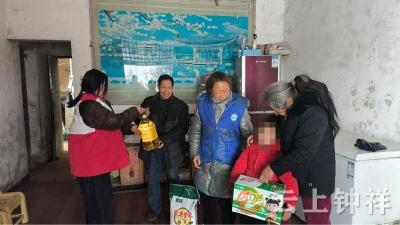 冷水镇杨岭村“花式”关爱困境儿童，新春温暖“不打烊”！