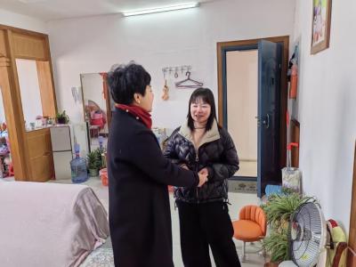 善润童心暖岁寒 慧启成长伴前行——钟祥二中开展春节前困难学生走访慰问活动