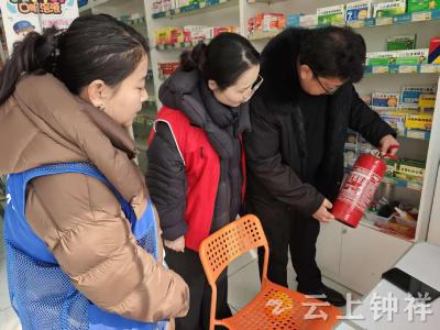 皇庄街道龙山社区开展节前安全排查与反诈宣传