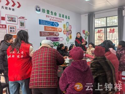 文集镇：巧手剪窗花 禁毒迎新春