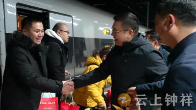 钟祥：专列接回游子 诚意唤回人才