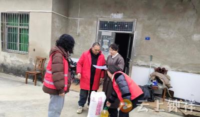 郢中街道高庙社区春节走访慰问特困供养人员 送去冬日温暖