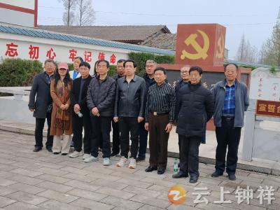 继承先烈遗志 发扬革命传统 钟祥两文艺协会组织开展缅怀革命烈士活动