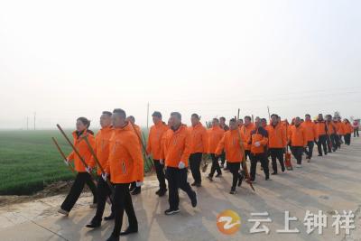 钟祥市百人植树添新绿 党群同心绘就生态画卷