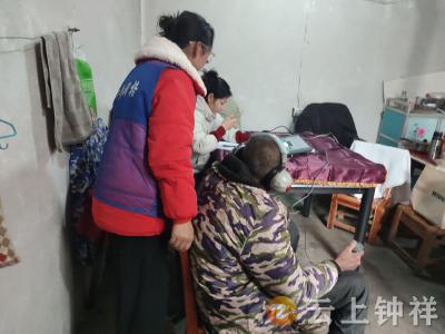 冷水镇郑湾村：小小助听器 浓浓为民情