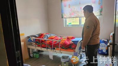 石牌镇横店村网格员暖心走访 关爱特殊群体