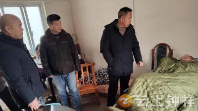 石牌镇桂竹村入户走访困难家庭，精准服务暖人心