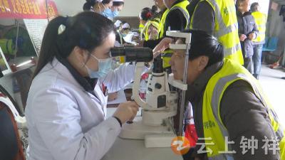 钟祥：致敬城市美容师  义诊送暖护健康