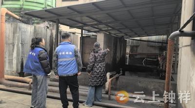 皇庄街道朝宗桥社区：护城河清如许 网格员在行动