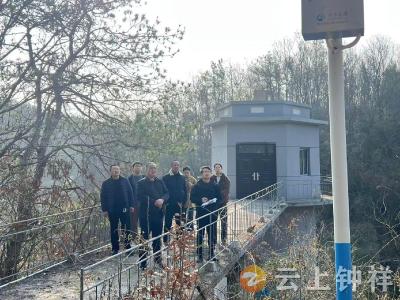 脚步丈量渠系 薪火相传践初心——温峡口水库管理处开展工程检查暨“传帮带”一线研学活动