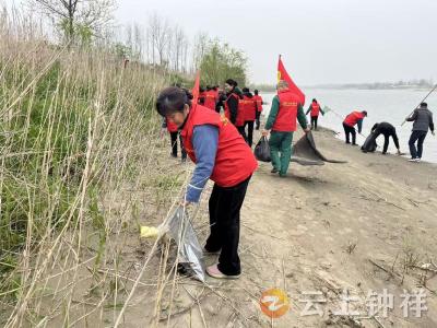 皇庄街道桃花村社区：志愿同行护汉江 文明实践筑防线