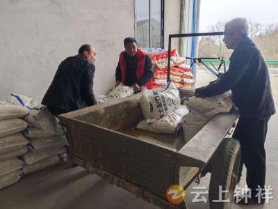 张集镇蔡岭村 小网格大担当 惠农助耕暖民心