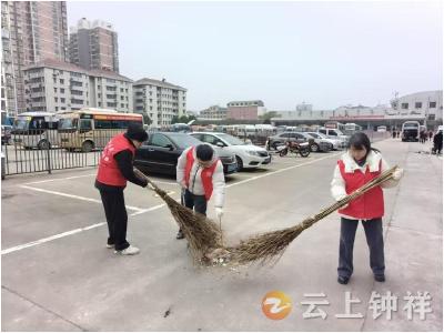 钟祥：志愿红点亮候车厅 雷锋精神暖人心