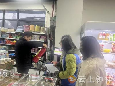 郢中街道镜月湖社区开展辖区商户安全隐患排查行动 筑牢安全生产防线