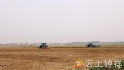 钟祥：农机焕新添助力 科技赋能“闹”春耕