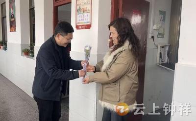 钟祥六中：以花传情 以扇承韵