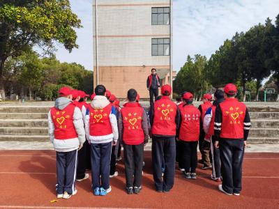 洋梓中学：三月春风暖人心 雷锋精神伴我行