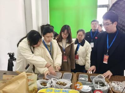 长寿镇：人大代表视察电商助农 建言献策助力乡村振兴