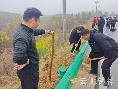 携手植树添新绿 凝心聚力建客店