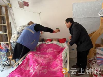 郢中街道划子口社区：网格员上门解民忧 社保认证暖人心