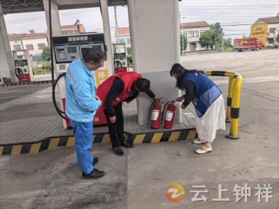 双河镇乐乡关村开展节前安全检查 筑牢假期“安全网”