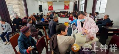 钟祥市“健康服务进基层”活动走进丰乐镇 筑牢群众健康防线