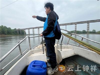 钟祥：清“四乱”护碧水 民间河长守安澜