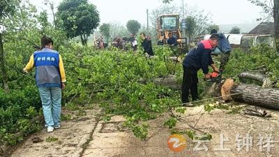 冷水镇付泉村：除隐患保畅通 护设施促生产
