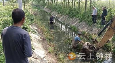 柴湖镇邓营村：践行河湖长制 抓实沟渠整治