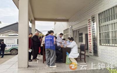 冷水镇郑湾村：免费体检暖民心 便民服务送健康
