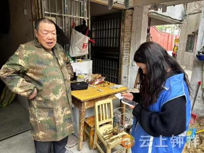 郢中街道韩家街社区为高龄老人“送”养老保险认证上门