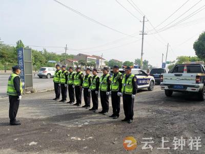 钟祥：护航“五一”保畅通  整治路域优环境