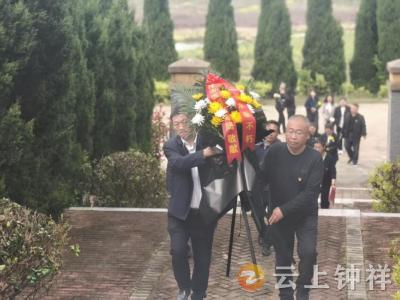 钟祥市医保局：清明祭英烈 初心砺前行