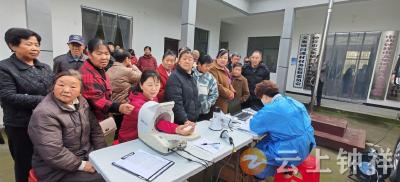 钟祥市急救中心走进文集镇 服务群众健康