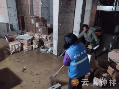 郢中街道文峰社区：清隐患 净环境 网格在行动