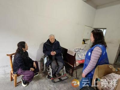 冷水镇冷水社区：暖心走访送关怀 真情守护暖夕阳