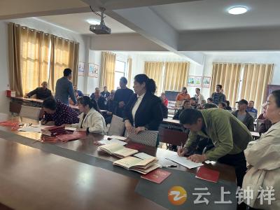 钟祥市墩岭村：格格服务零距离 村民领证更省心