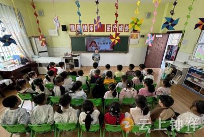 莫愁幼儿园：温情五月 感恩母爱