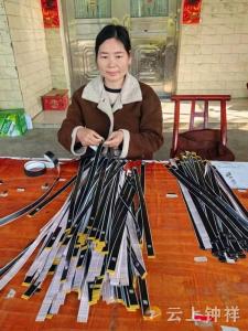 文集镇：庭院微工坊 点亮留守妇女“增收路”