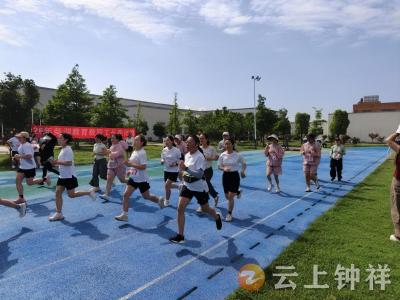 钟祥市教育局柴湖办事处举办教职工长跑比赛