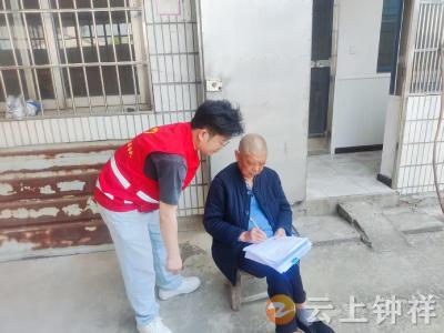 皇庄街道董家巷社区：网格员下沉入户 宣讲农田保险惠民政策