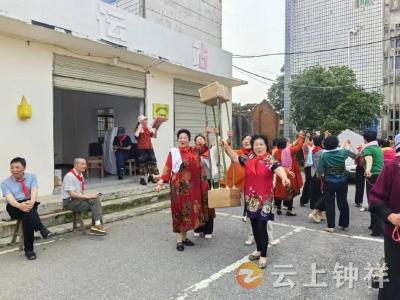 磷矿镇开展民俗文艺活动 点亮群众生活