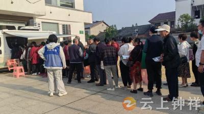 冷水镇冷水社区：免费体检进社区 便民服务暖民心