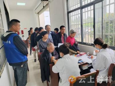 冷水镇孔艾村积分义诊进乡村，健康关怀入人心