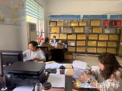 规范管理提效能 细致整理固根基——钟祥市人社局圆满完成2025年度文书档案整理工作